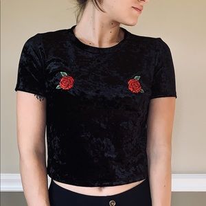 Cute women’s velure crop top with roses
